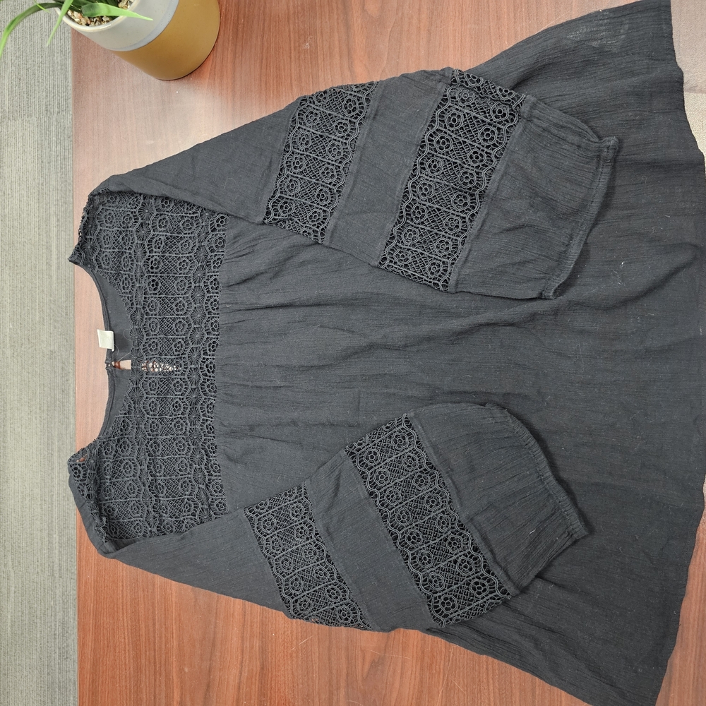 Old Navy Black Women's Blouse with Lace Detail - Picture 3 of 6